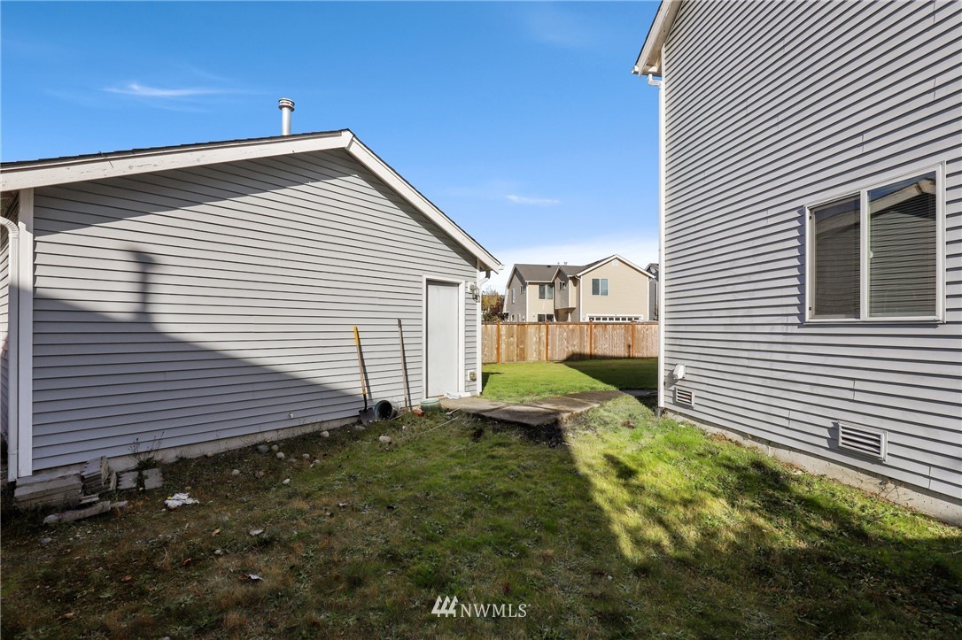 2276 Wallace Loop DuPont, WA 98327 - Photo 18 of 26