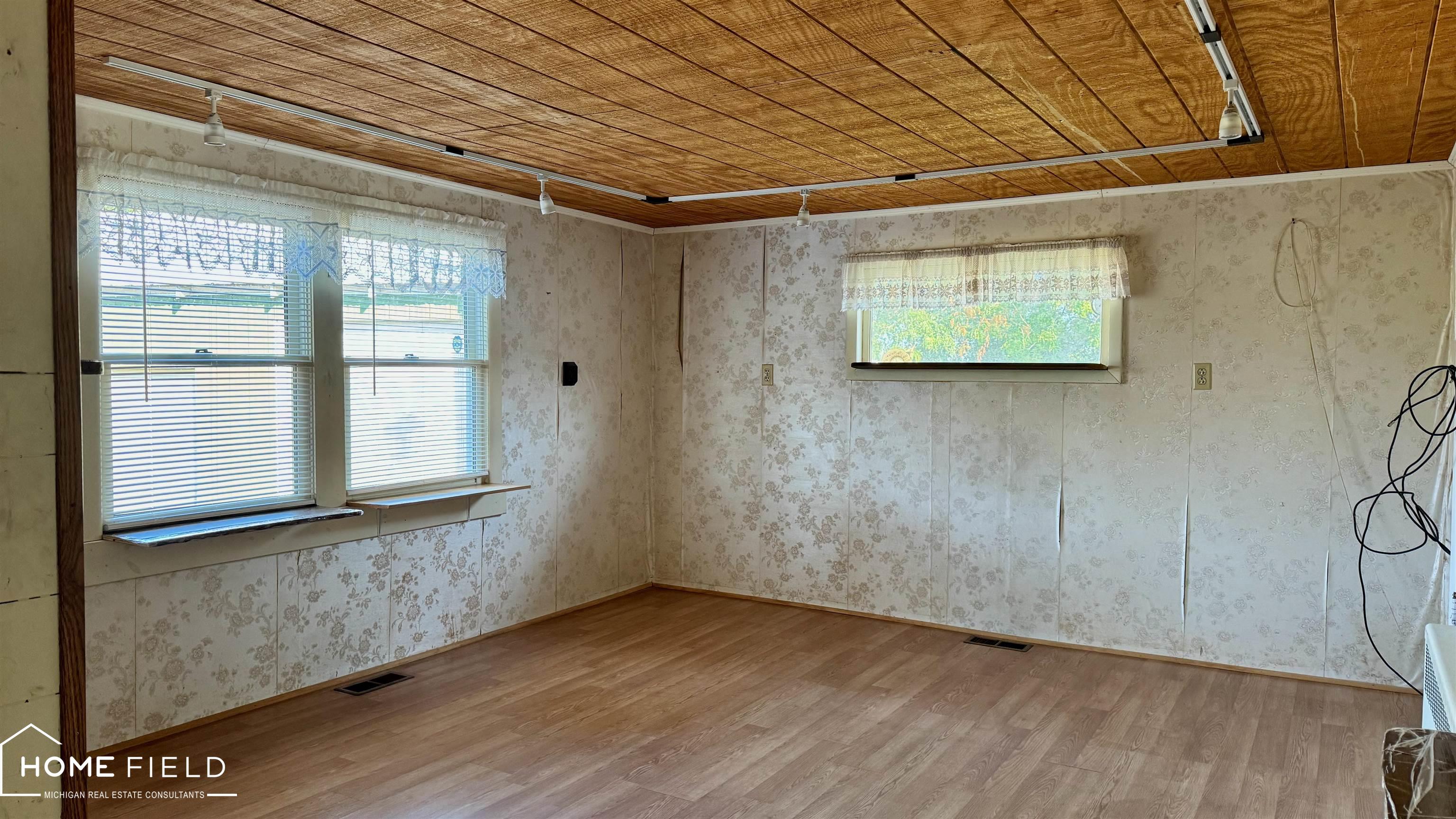 3910 West Bennington Road Owosso, MI 48867 - Photo 11 of 50 50164137-556187fc-0db7-46f1-8677-2ebfd0fbc980.JPG