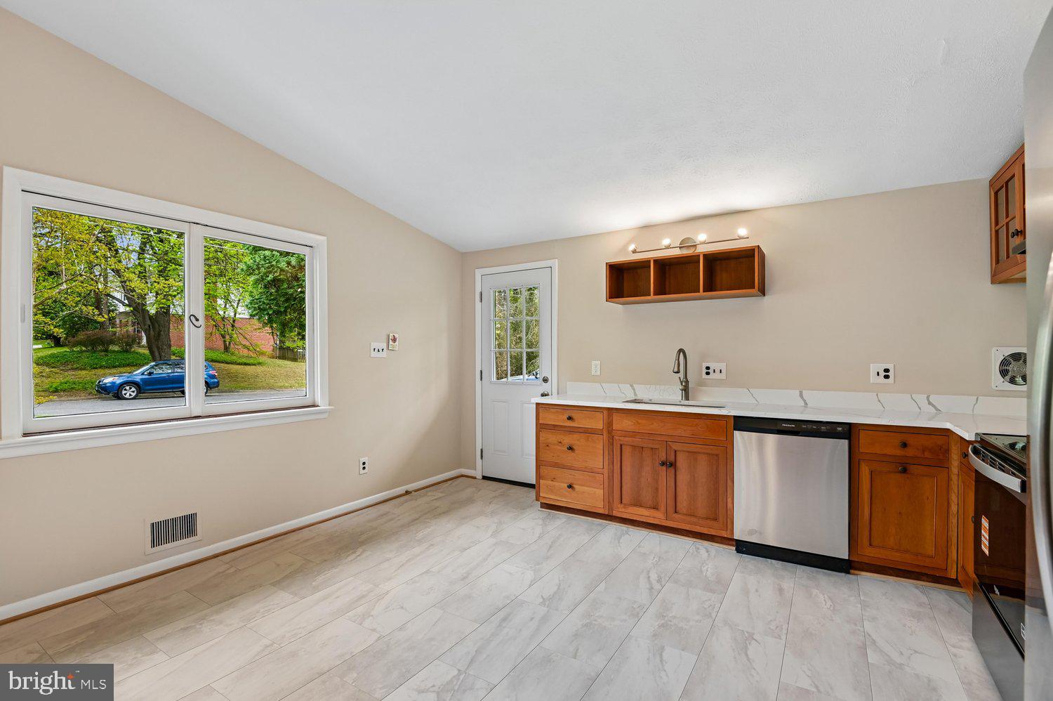 10316 Burnt Ember Drive Silver Spring, MD 20903 - Photo 12 of 56 Kitchen