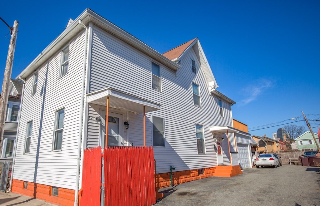 22 Loring Street Springfield, MA 01105 - Photo 2 of 40