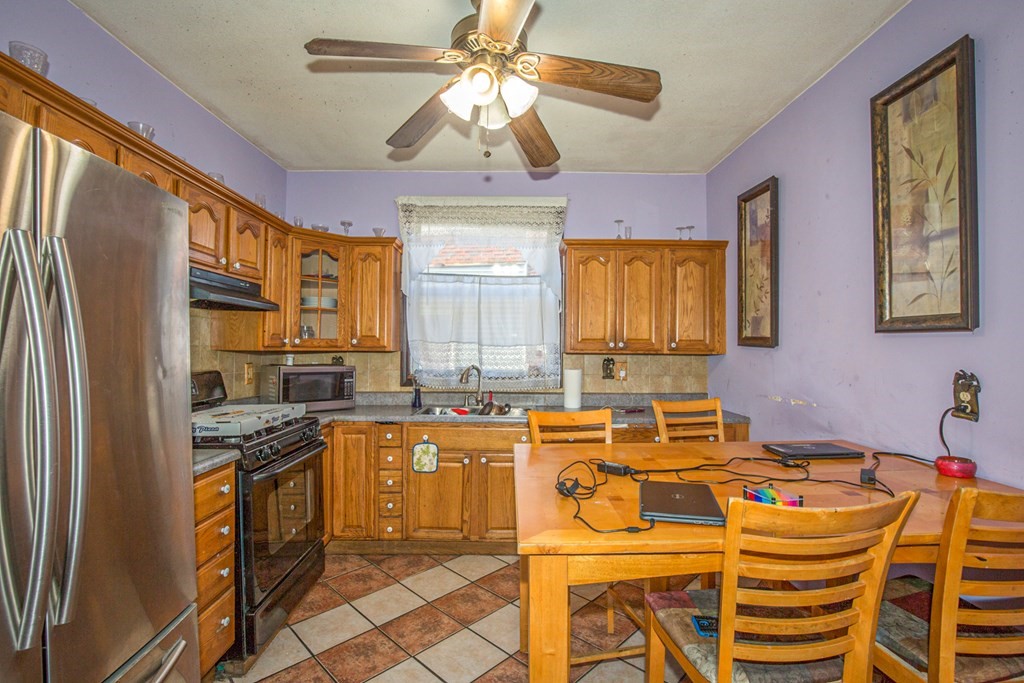 22 Loring Street Springfield, MA 01105 - Photo 22 of 40