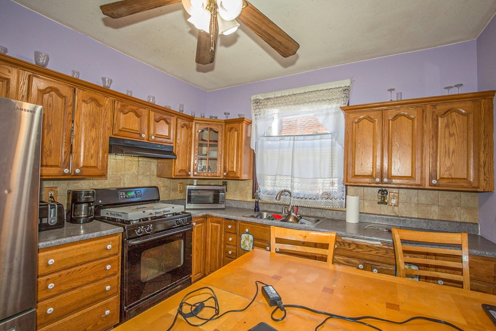 22 Loring Street Springfield, MA 01105 - Photo 23 of 40