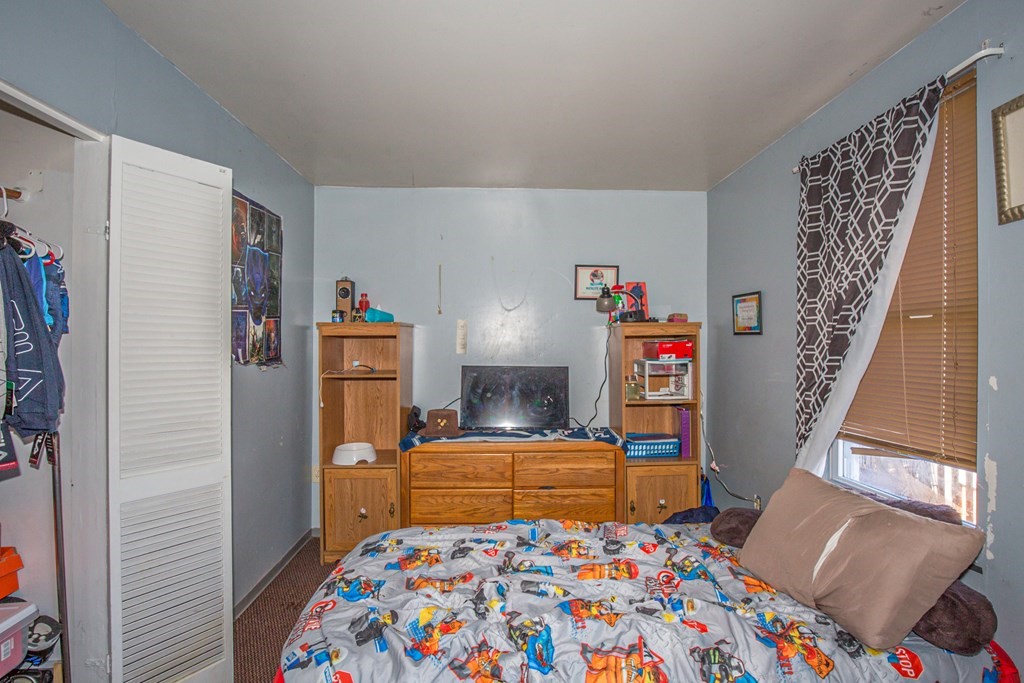 22 Loring Street Springfield, MA 01105 - Photo 28 of 40