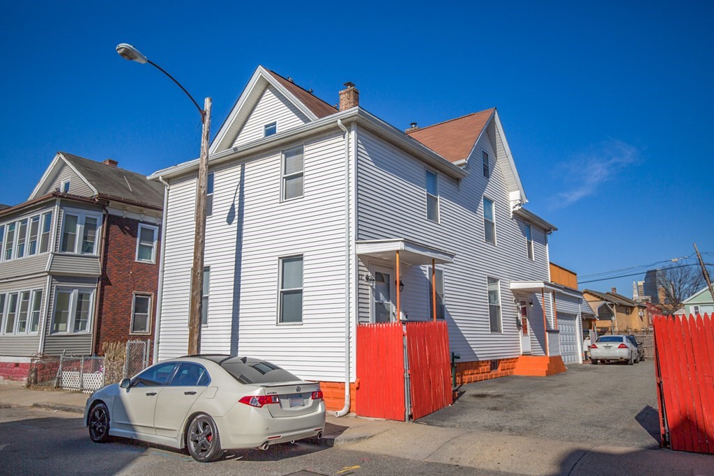 22 Loring Street Springfield, MA 01105 - Photo 3 of 40