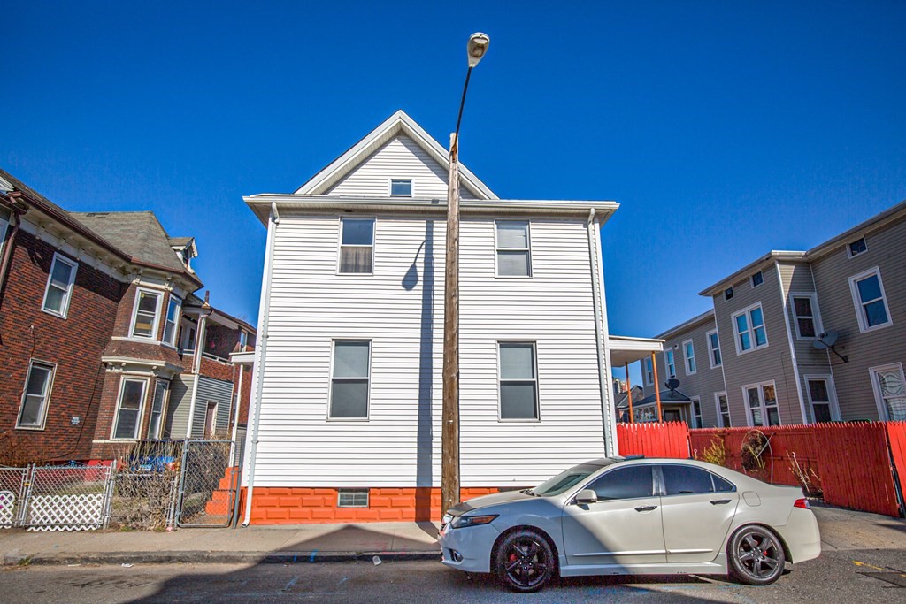 22 Loring Street Springfield, MA 01105 - Photo 4 of 40