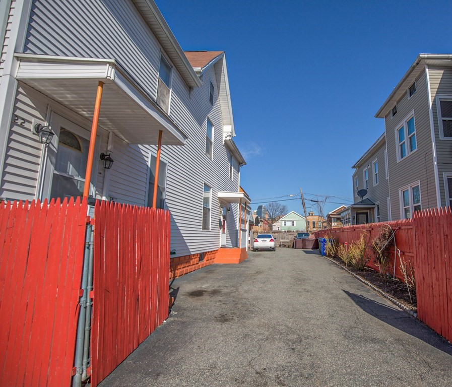 22 Loring Street Springfield, MA 01105 - Photo 5 of 40