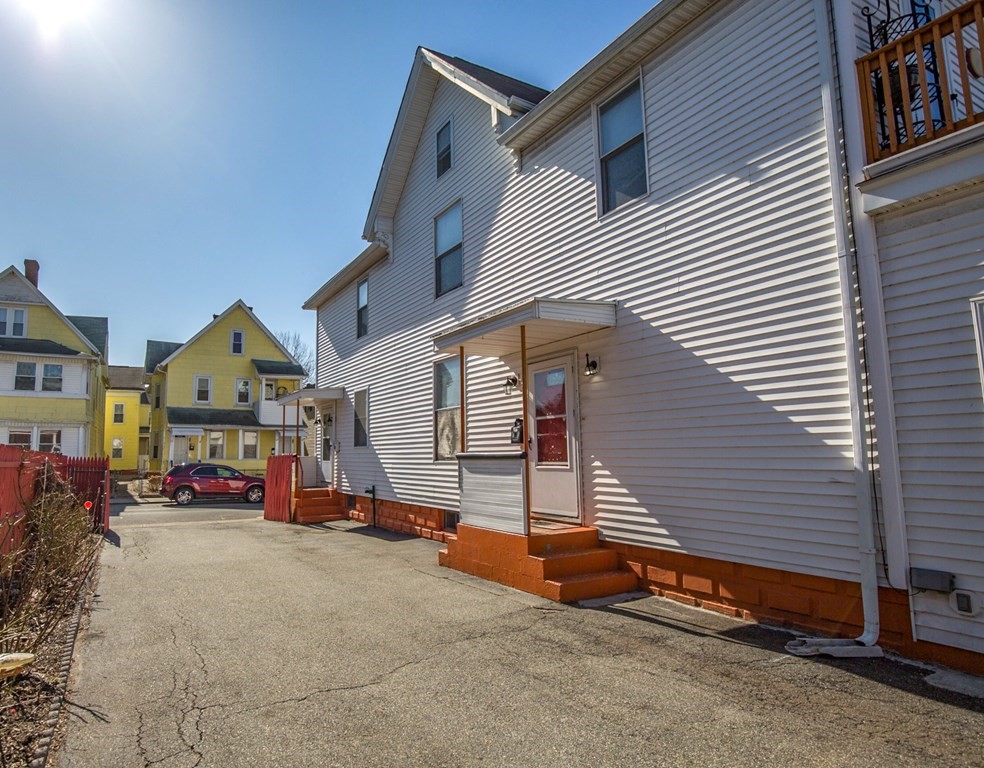 22 Loring Street Springfield, MA 01105 - Photo 6 of 40