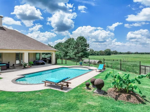 a view of outdoor space yard and patio