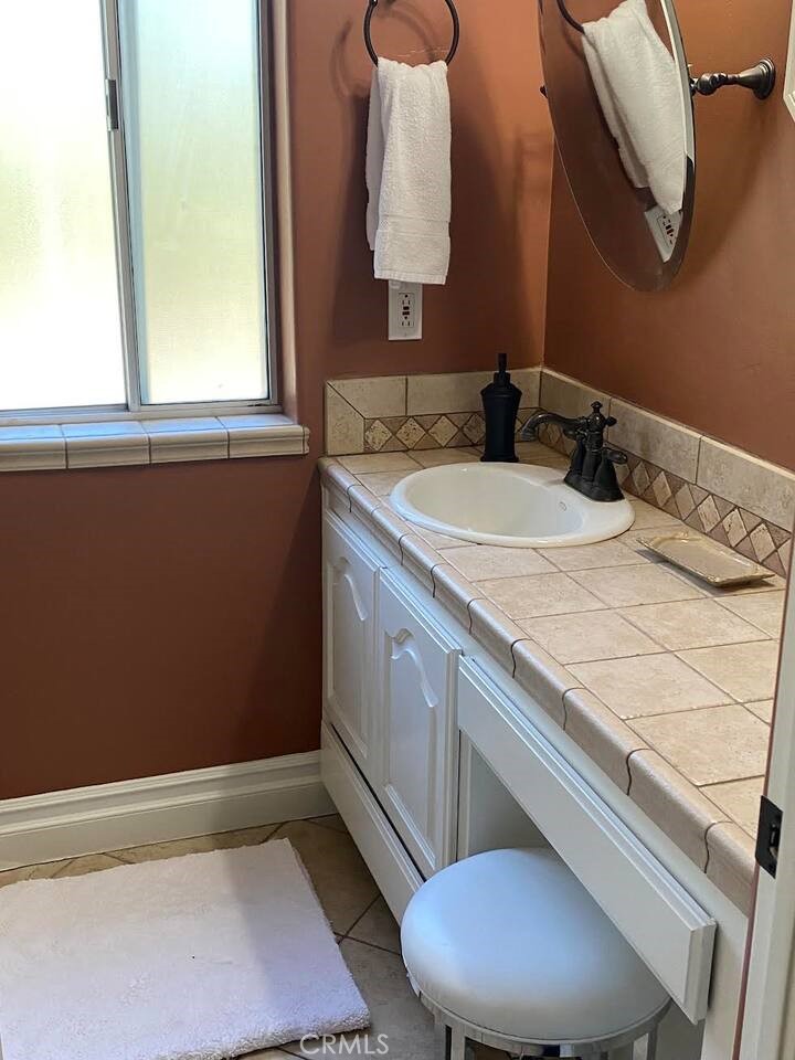 1055 Meadow Brook Road Lake Arrowhead, CA 92352 - Photo 13 of 27 a bathroom with a sink and a mirror