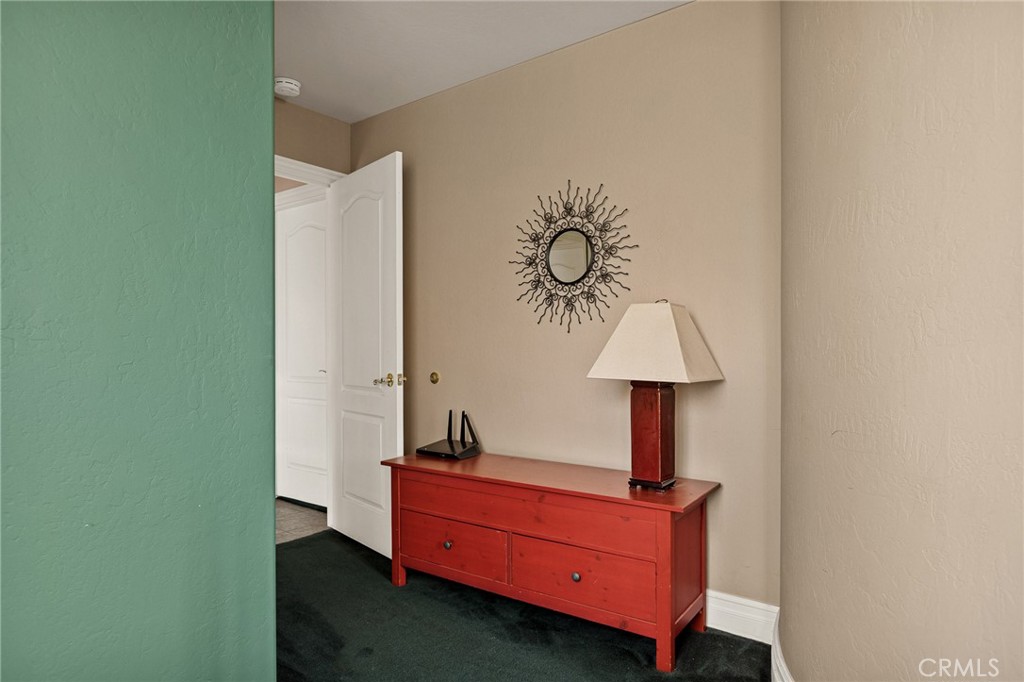 1055 Meadow Brook Road Lake Arrowhead, CA 92352 - Photo 21 of 27 a room with table and a mirror