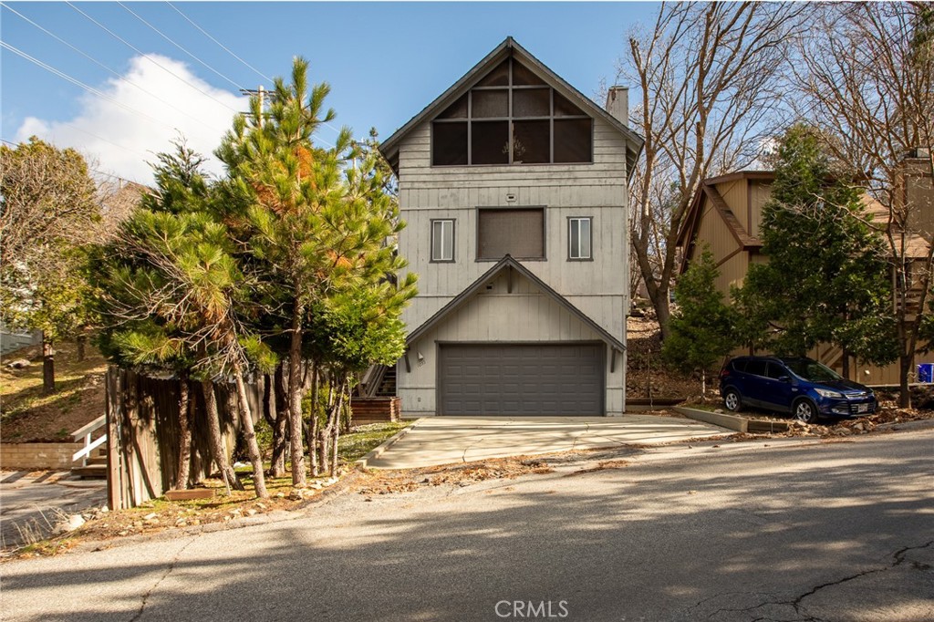 1055 Meadow Brook Road Lake Arrowhead, CA 92352 - Photo 27 of 27 a front view of a house with a yard