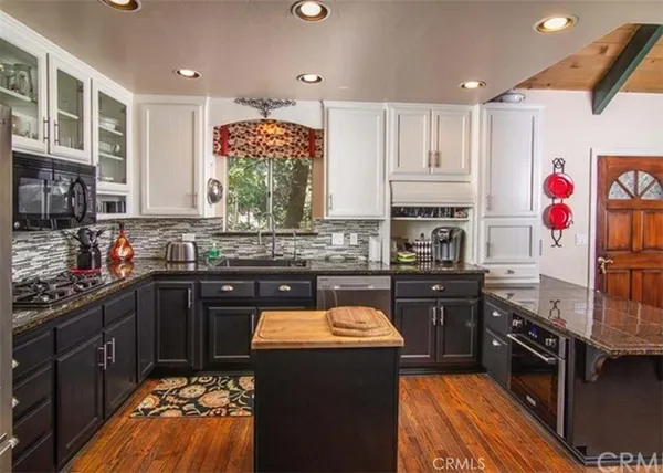 a kitchen with granite countertop lots of counter top space