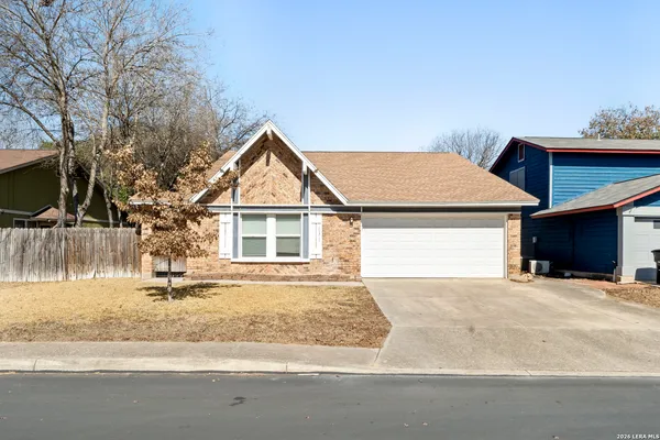 $1,975 | 10315 Country Green, San Antonio, TX 78240