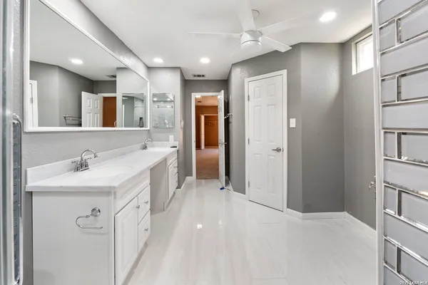 $1,975 | 10315 Country Green, San Antonio, TX 78240