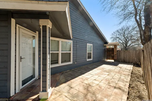 $1,975 | 10315 Country Green, San Antonio, TX 78240