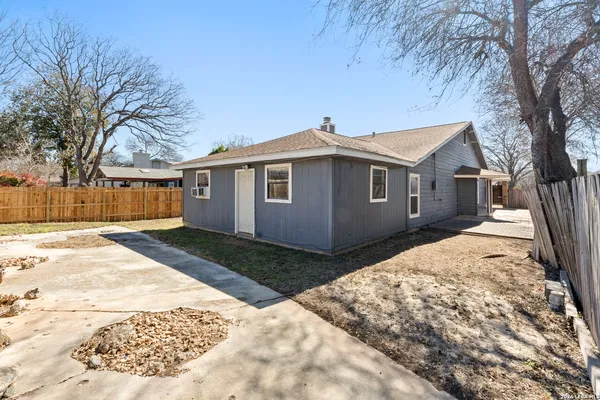 $1,975 | 10315 Country Green, San Antonio, TX 78240