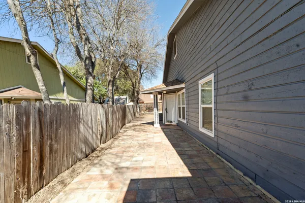 $1,975 | 10315 Country Green, San Antonio, TX 78240