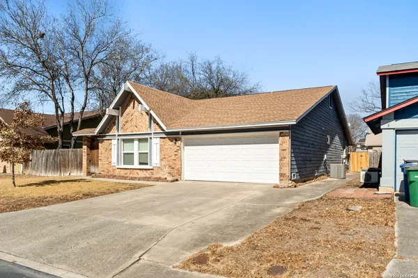 $1,975 | 10315 Country Green, San Antonio, TX 78240