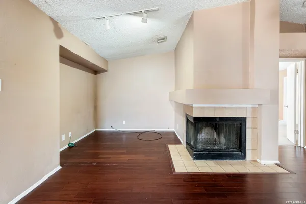 $1,975 | 10315 Country Green, San Antonio, TX 78240