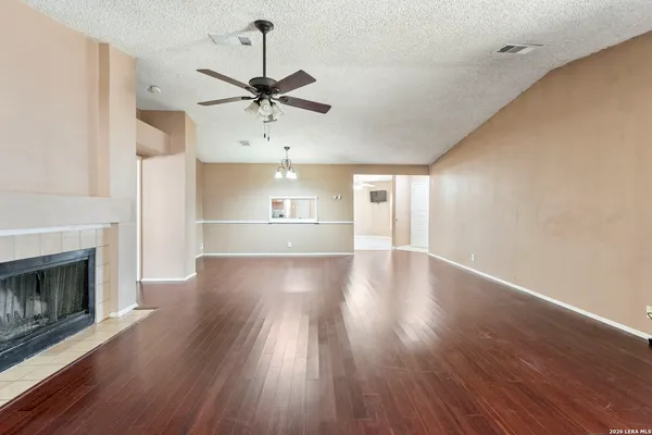 $1,975 | 10315 Country Green, San Antonio, TX 78240