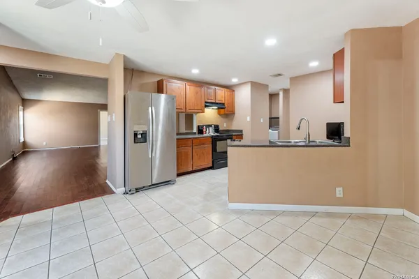 $1,975 | 10315 Country Green, San Antonio, TX 78240