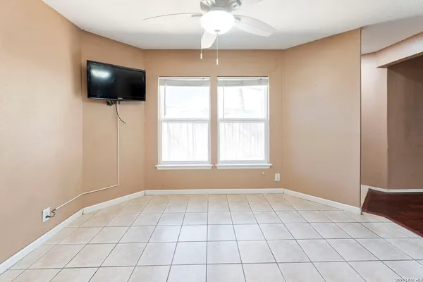 $1,975 | 10315 Country Green, San Antonio, TX 78240