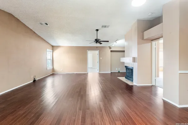 $1,975 | 10315 Country Green, San Antonio, TX 78240