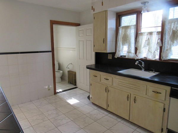 96 Belvidere Street Springfield, MA 01108 - Photo 4 of 10