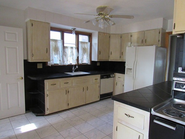 96 Belvidere Street Springfield, MA 01108 - Photo 7 of 10