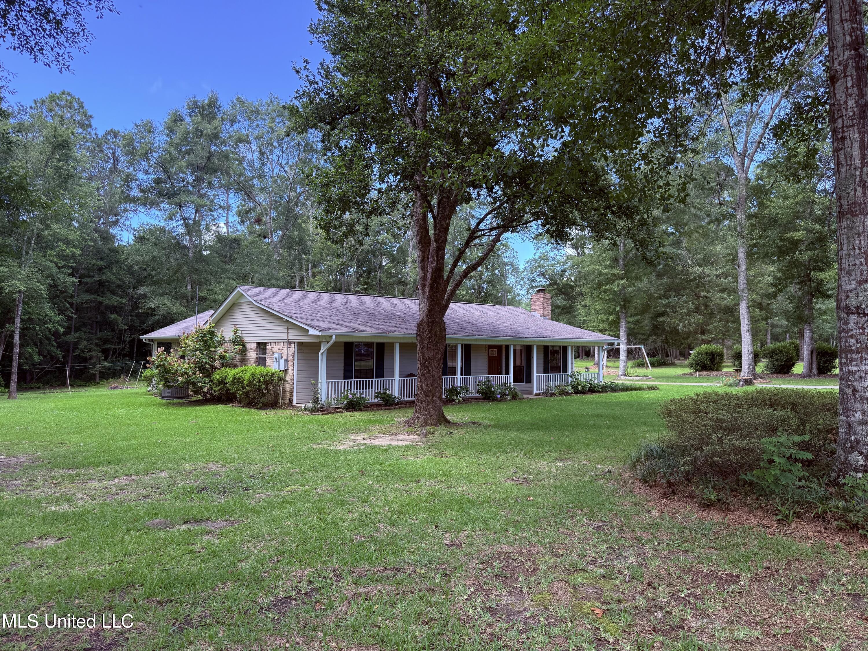 6324 Country Lane Moss Point, MS 39562 - Photo 4 of 52 IMG_5501
