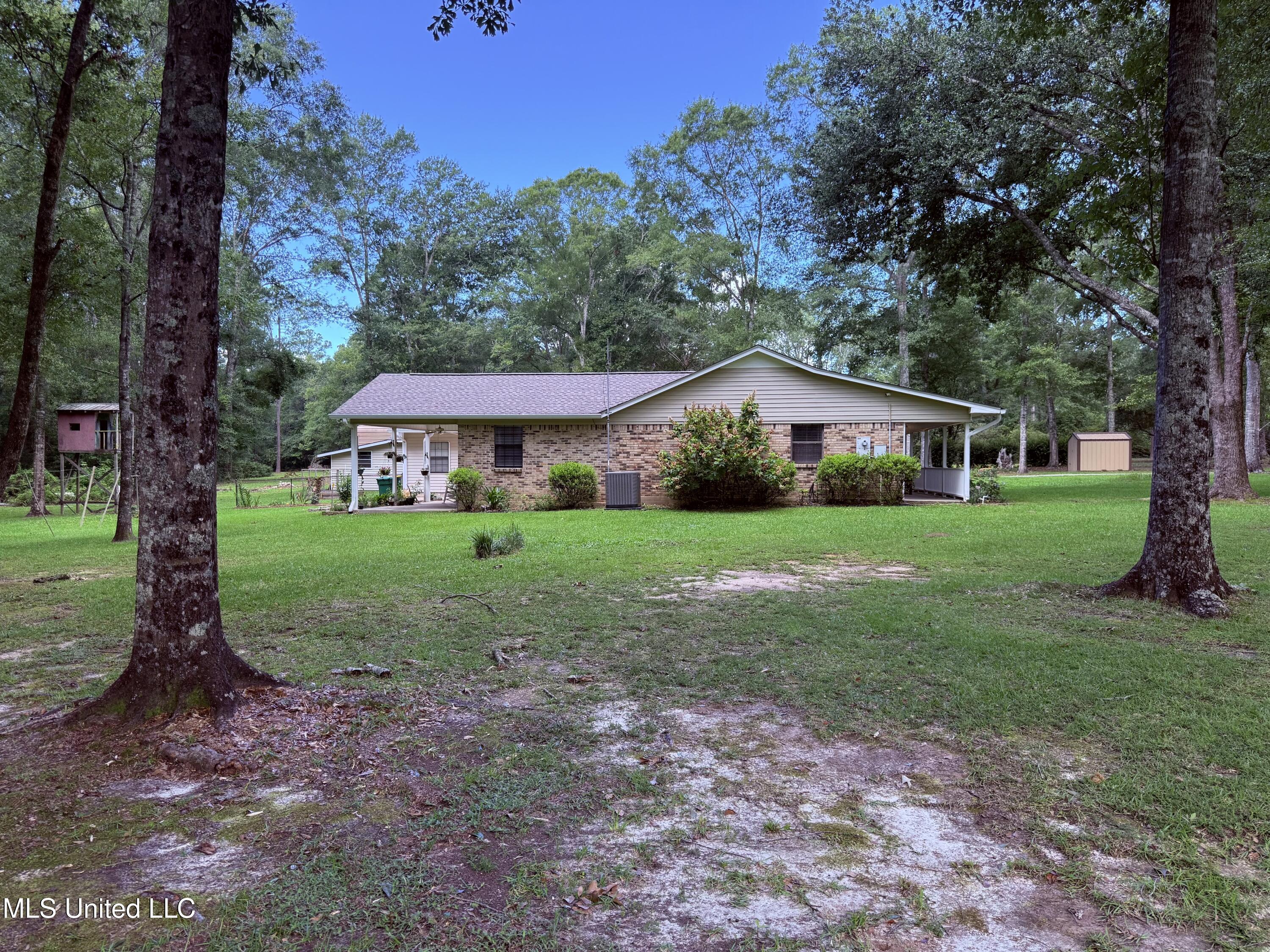 6324 Country Lane Moss Point, MS 39562 - Photo 5 of 52 IMG_5502