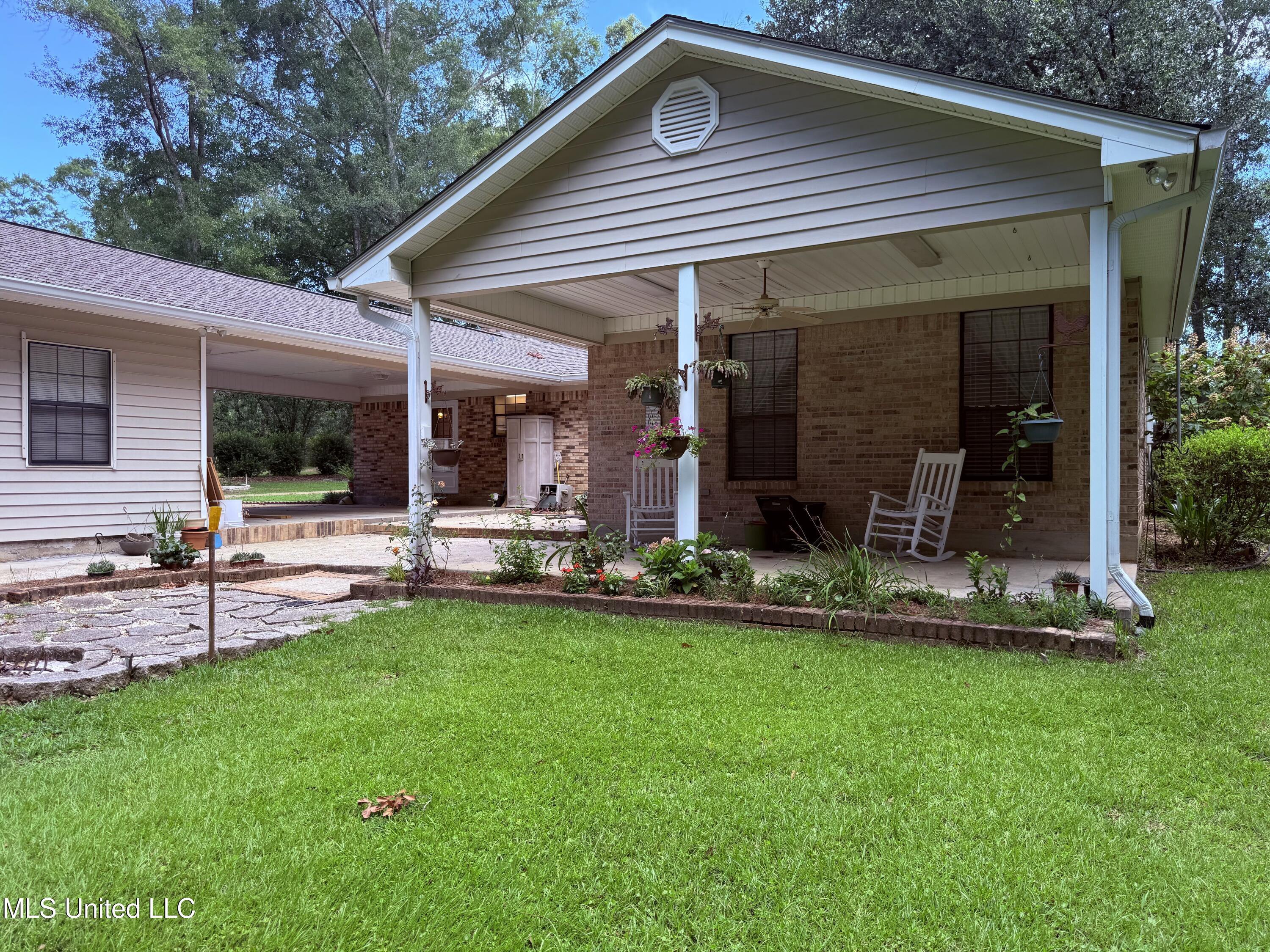 6324 Country Lane Moss Point, MS 39562 - Photo 7 of 52 IMG_5504
