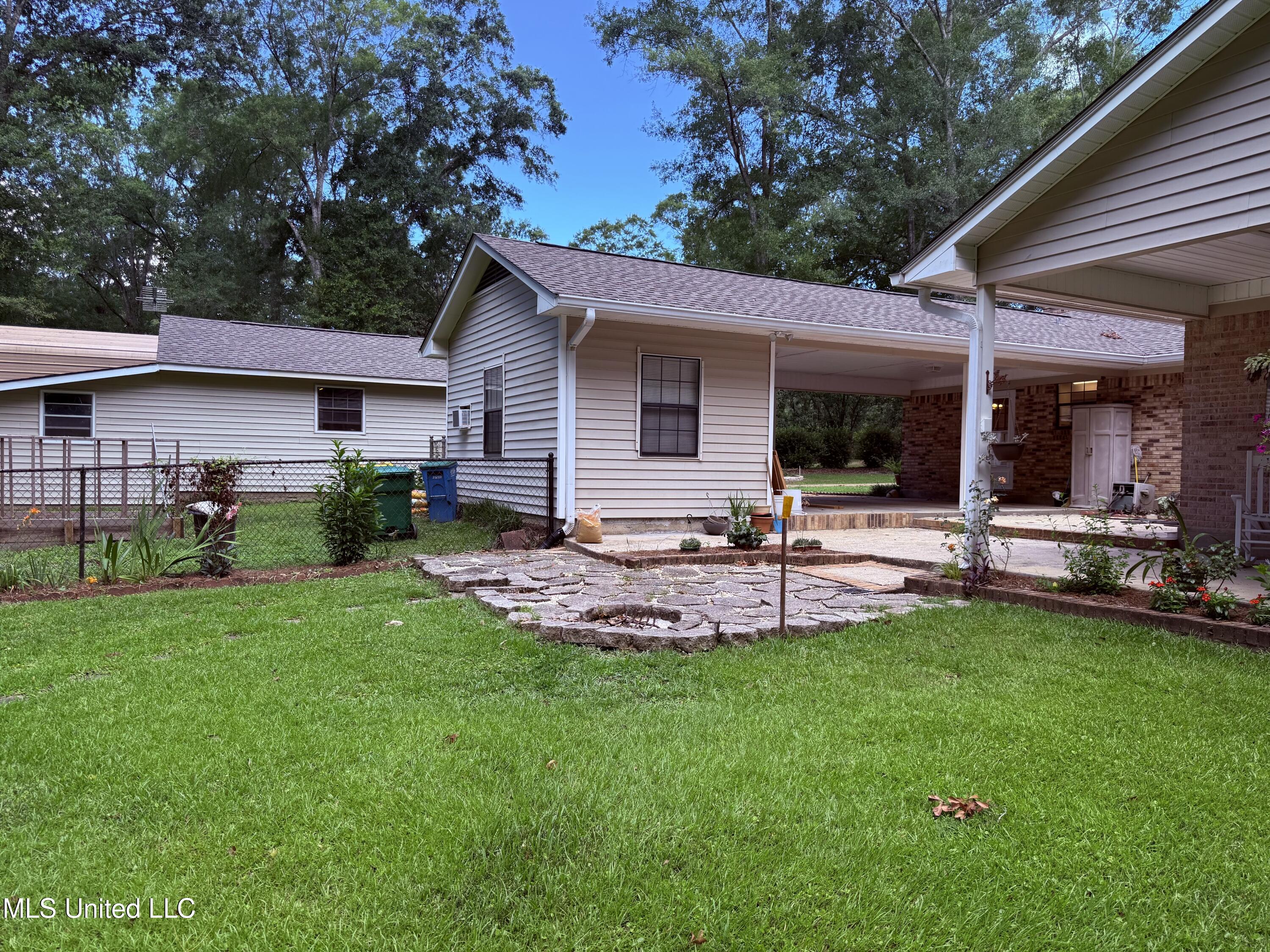 6324 Country Lane Moss Point, MS 39562 - Photo 8 of 52 IMG_5505
