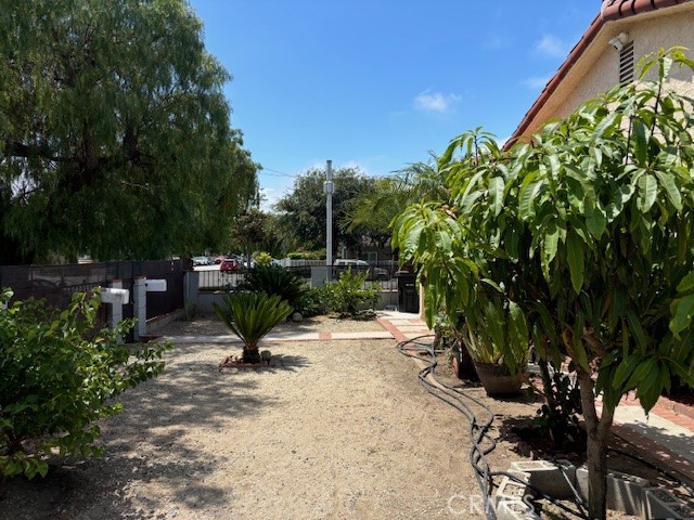 1107 King Wilmington, CA 90744 - Photo 2 of 11 Front Yard
