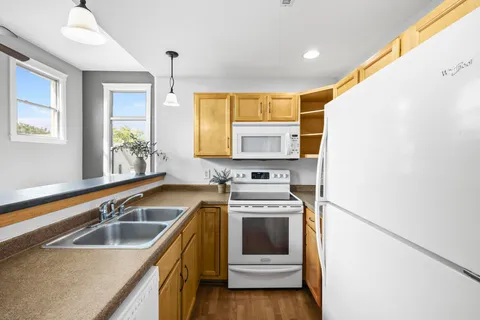 $230,000 | 1009 Summit Avenue, Unit 5, Stoughton, WI 53589