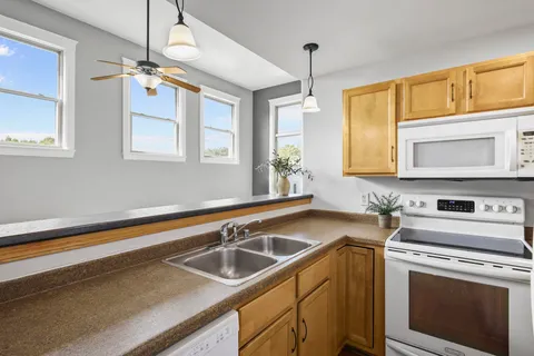 $230,000 | 1009 Summit Avenue, Unit 5, Stoughton, WI 53589