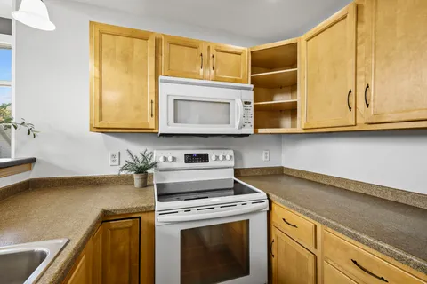 $230,000 | 1009 Summit Avenue, Unit 5, Stoughton, WI 53589