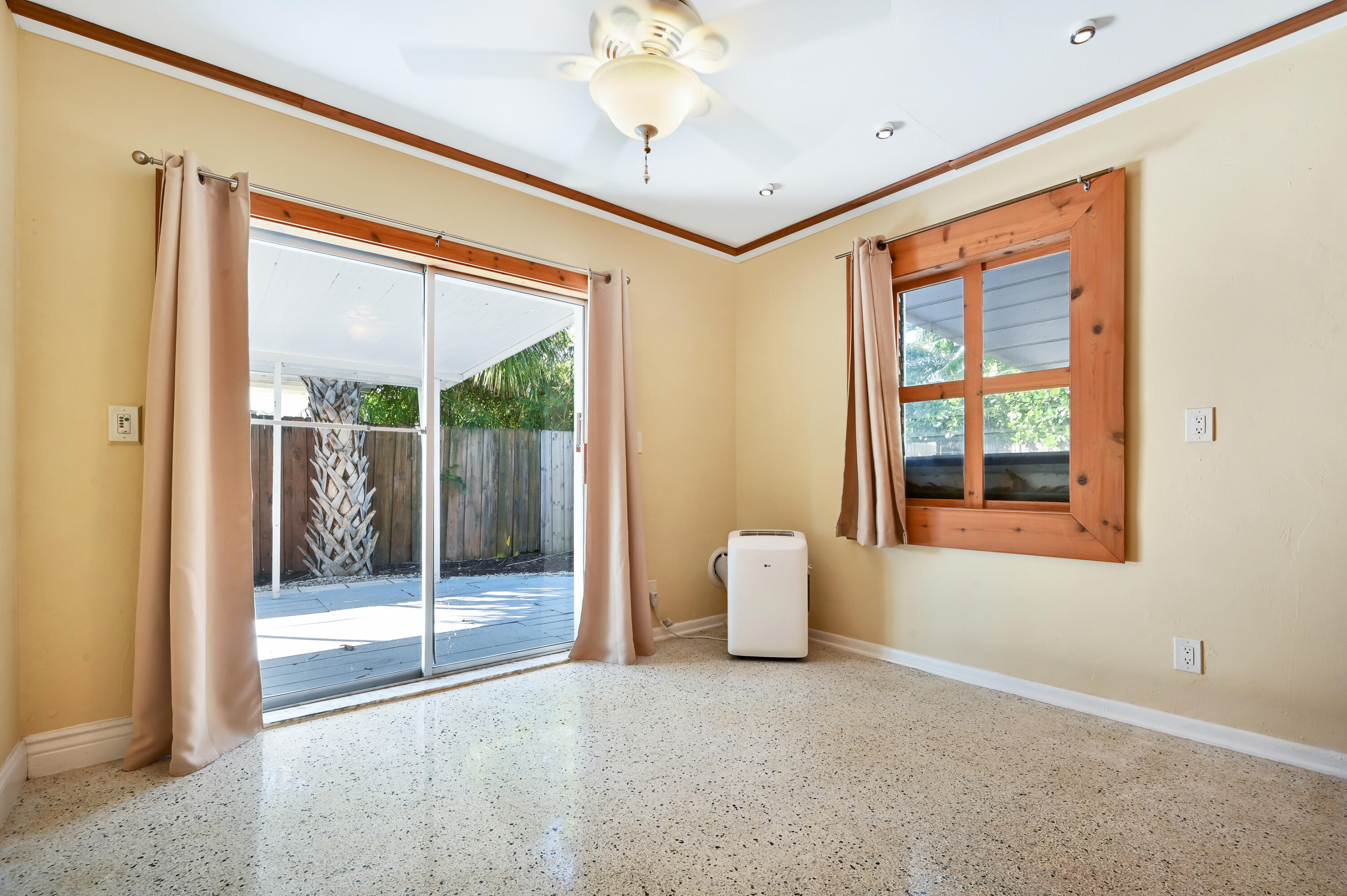 151 Arlington Road West Palm Beach, FL 33405 - Photo 13 of 15 Image 11