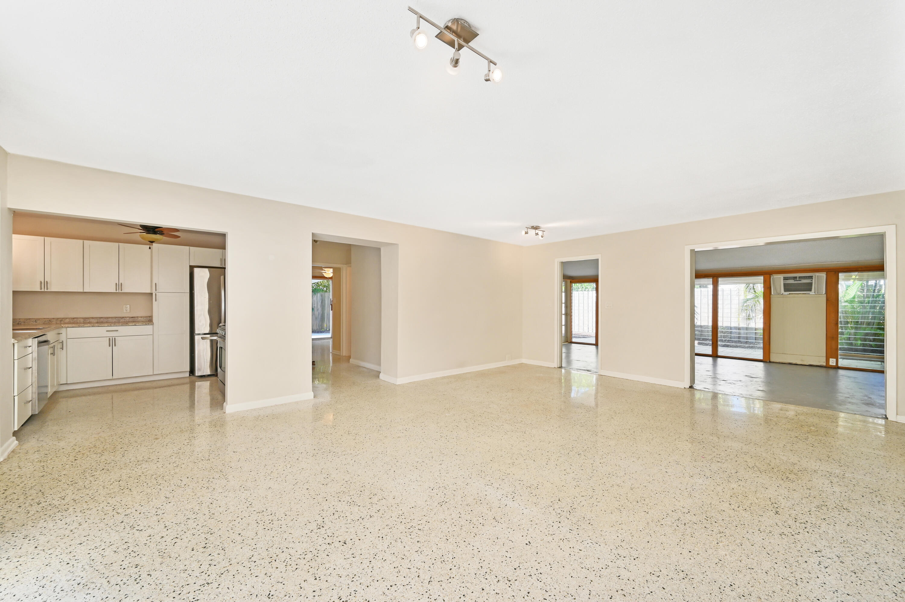 151 Arlington Road West Palm Beach, FL 33405 - Photo 5 of 15 Image 3