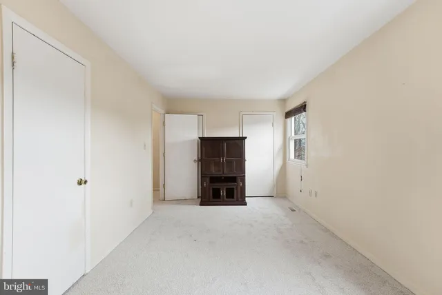 a view of empty room with a fireplace