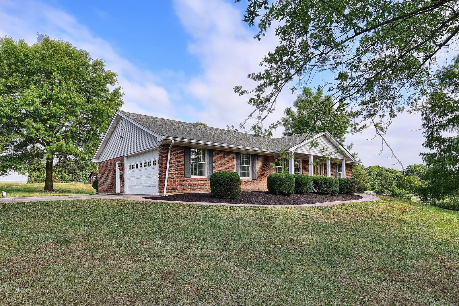 809 Mueller Road O'Fallon, MO 63366 - Photo 2 of 39