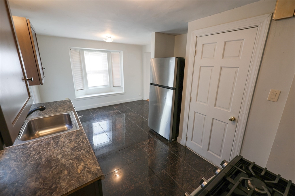 15 Ridgeview Avenue, Unit 1R Boston, MA 02126 - Photo 3 of 15