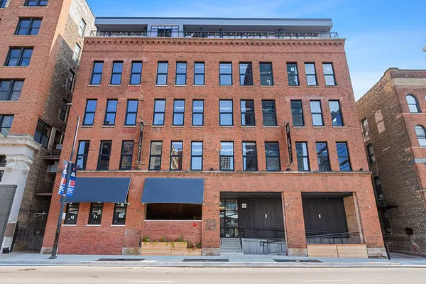 $3,700 | 153 West Ohio Street, Unit 204, Chicago, IL 60654