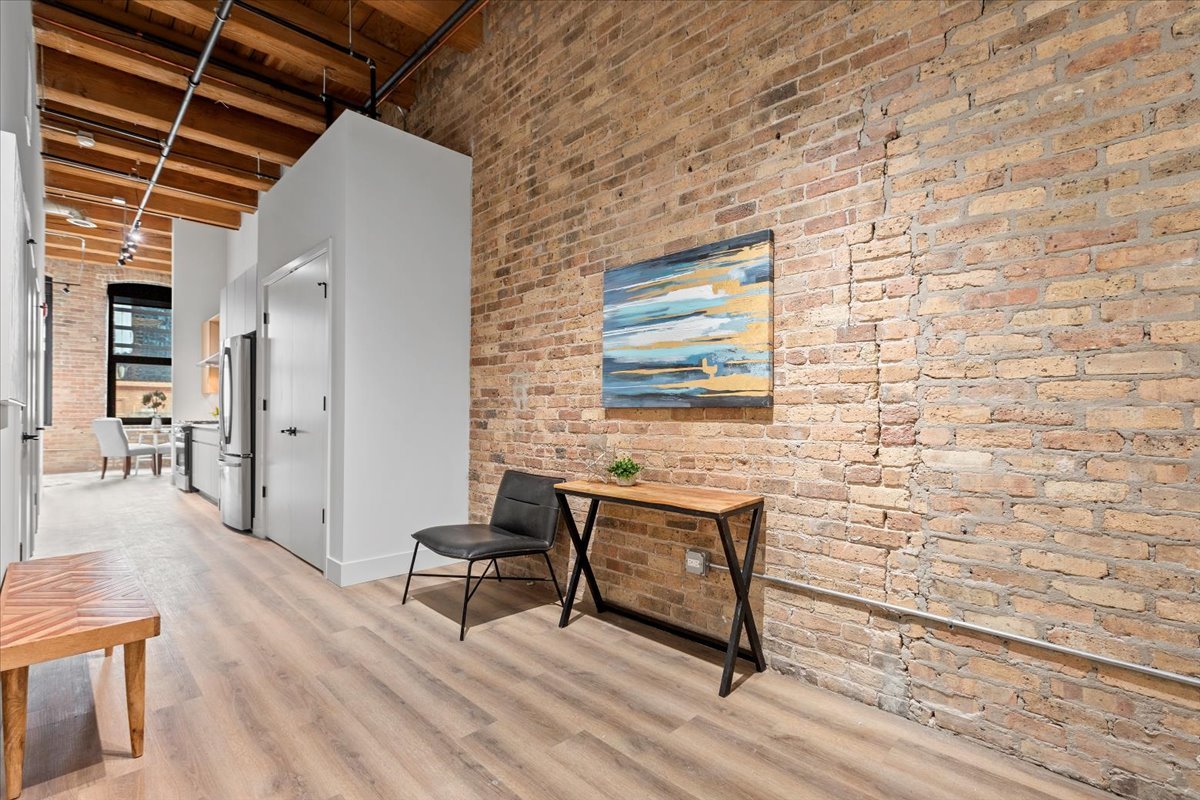 153 West Ohio Street, Unit 204 Chicago, IL 60654 - Photo 9 of 15