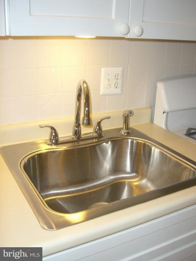 119 Cross Keys Road, Unit R119C Baltimore, MD 21210 - Photo 11 of 30 Kitchen