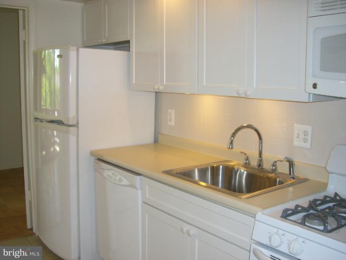 119 Cross Keys Road, Unit R119C Baltimore, MD 21210 - Photo 21 of 30 Kitchen