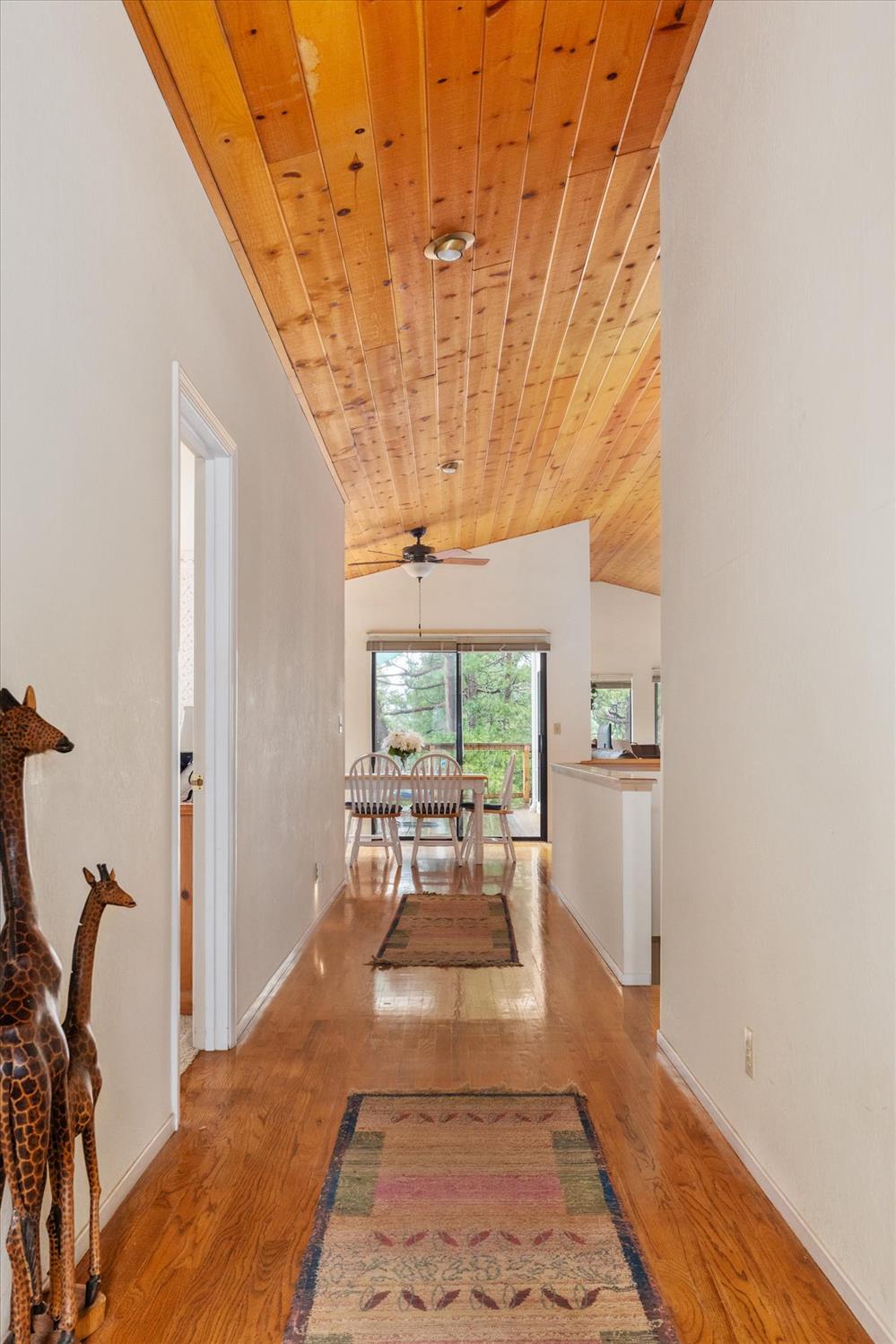 596 Sugarbush Lane Murphys, CA 95247 - Photo 22 of 48 a very nice looking room with a large window