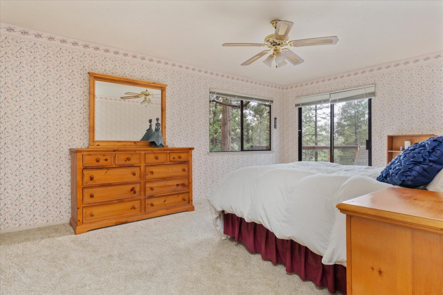 596 Sugarbush Lane Murphys, CA 95247 - Photo 24 of 48 a bedroom with a bed and a dresser