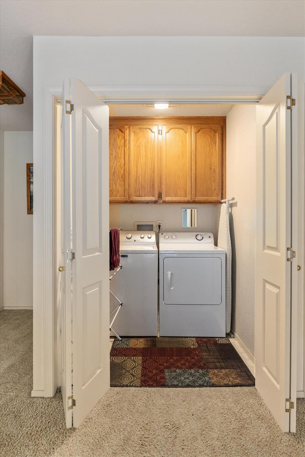 596 Sugarbush Lane Murphys, CA 95247 - Photo 44 of 48 a utility room with cabinets