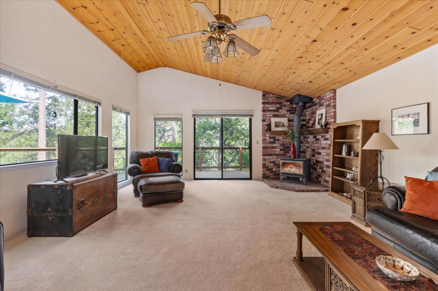 596 Sugarbush Lane Murphys, CA 95247 - Photo 5 of 48 a living room with furniture and a flat screen tv
